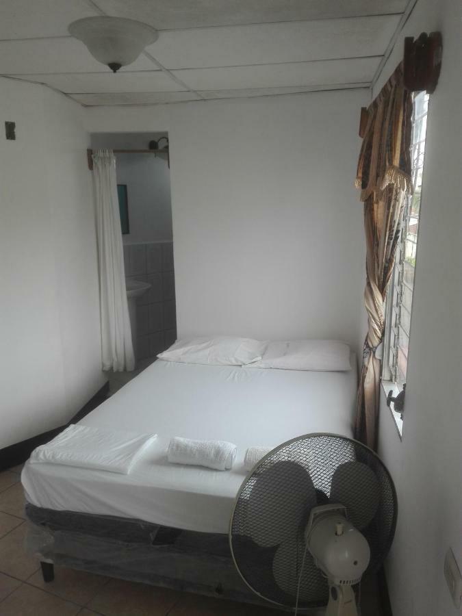 סן קרלוס Hostal Don Frank מראה חיצוני תמונה
